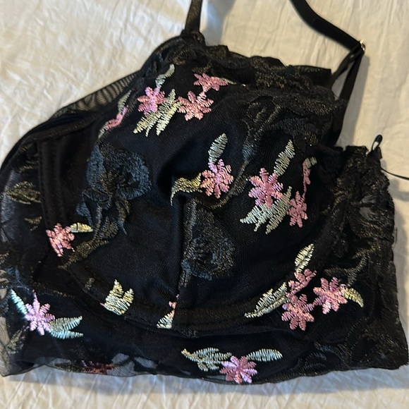 *NEW* embroidered lace and mesh bodysuit L - Picture 11 of 11